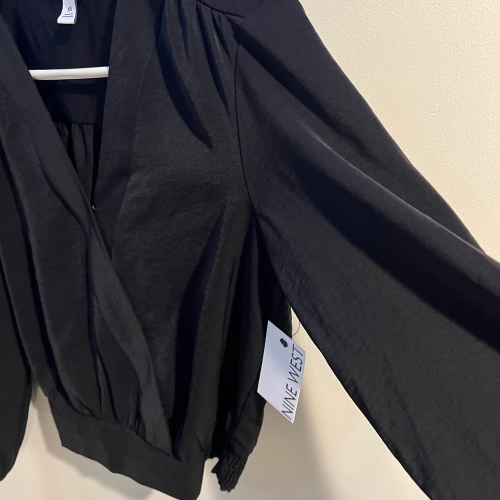 🛑 SALE 🌻 NineWest black wrap blouse - NWT - Picture 2 of 9